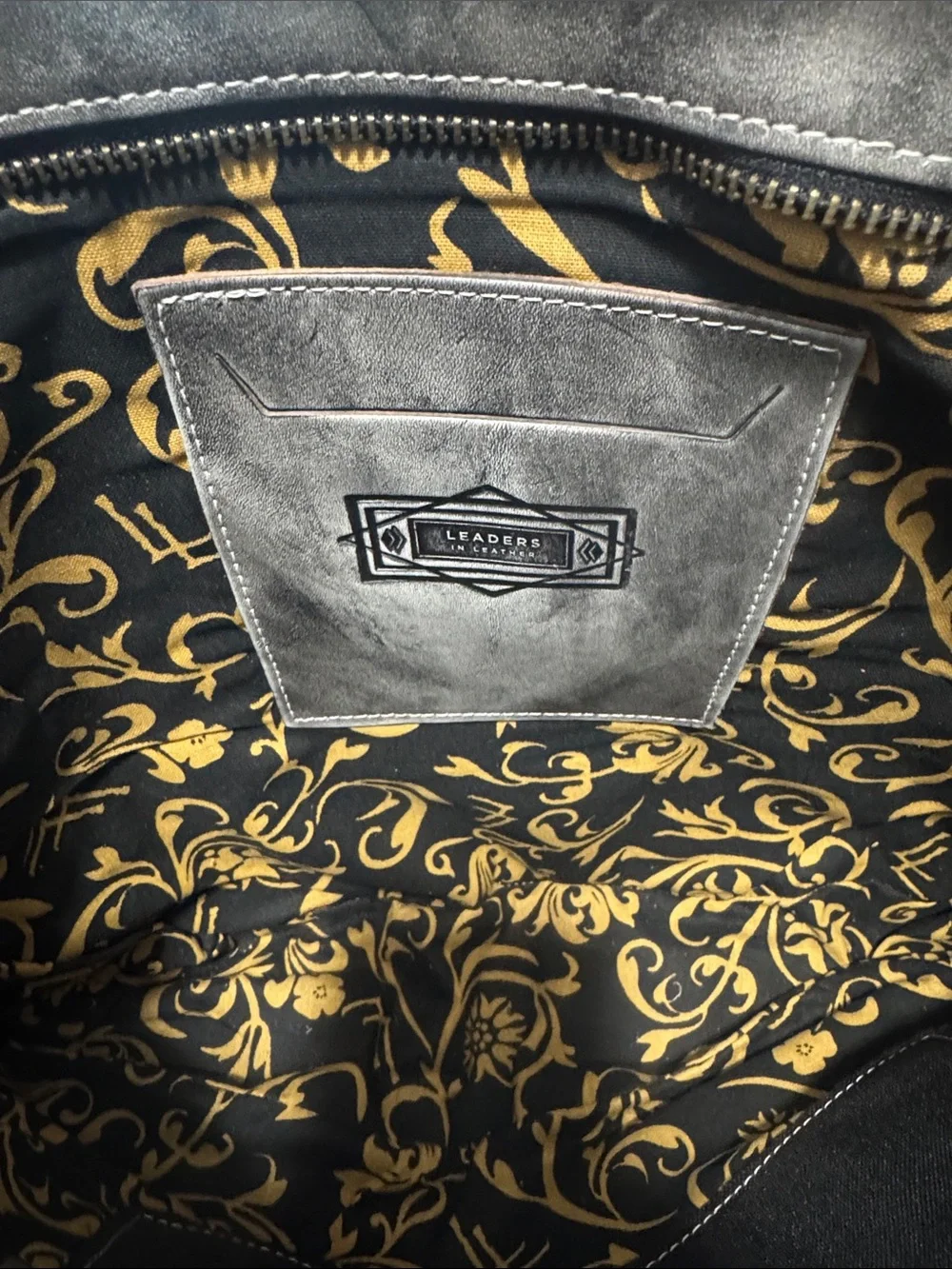 Leaders in leather bag - Picture 9 of 13
